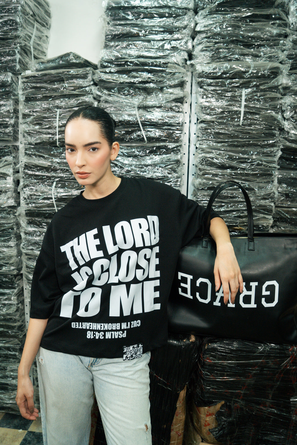 THE LORD IS CLOSE BOLSO