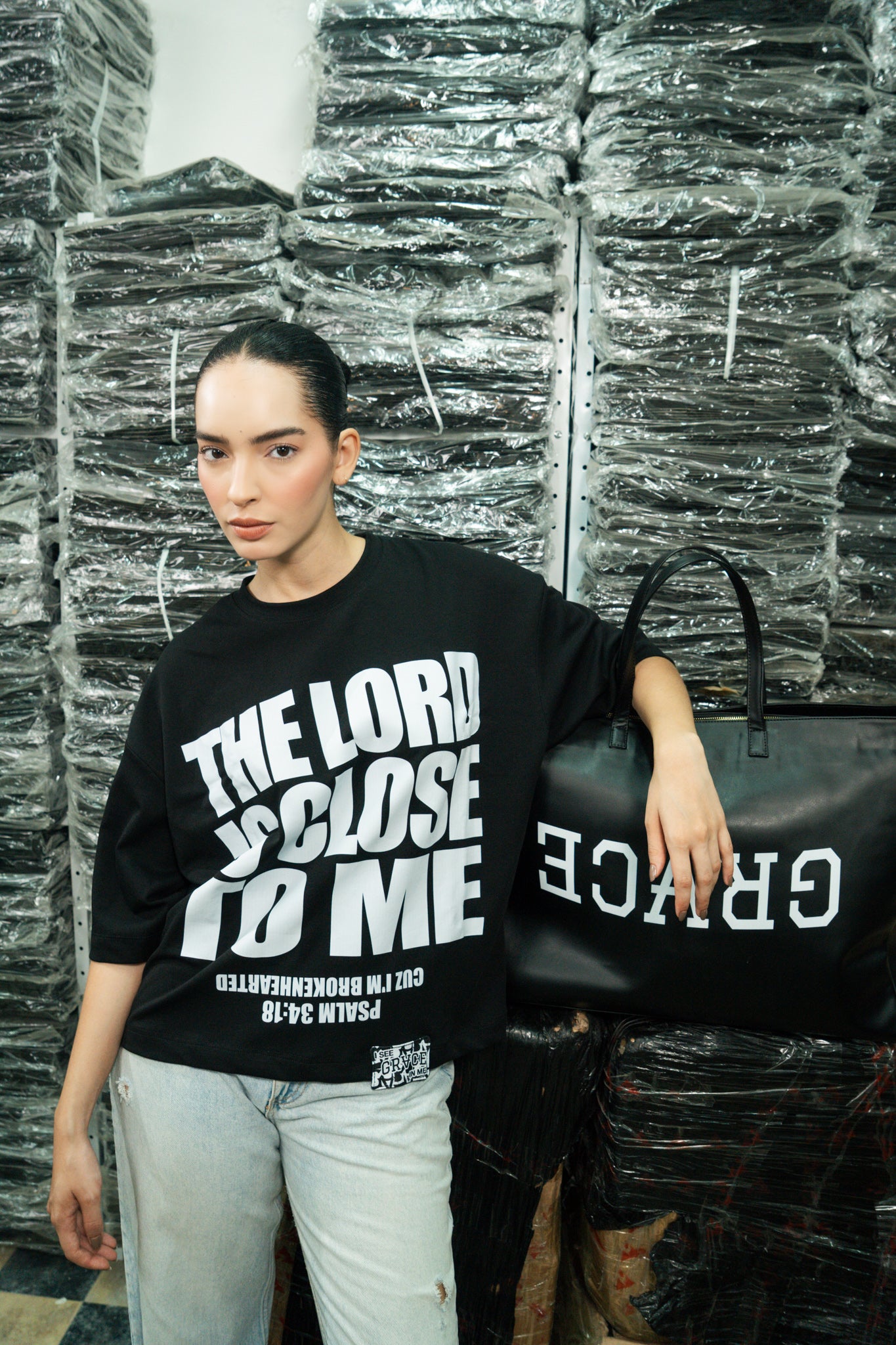 THE LORD IS CLOSE BOLSO